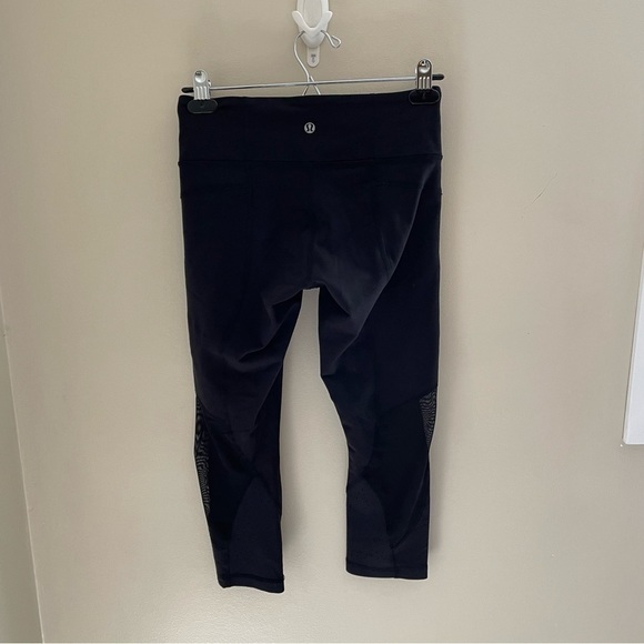 LULULEMON Capri Mesh Leggings, Size 4 - Picture 2 of 8